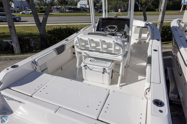 New 2025 Robalo  Boat for sale